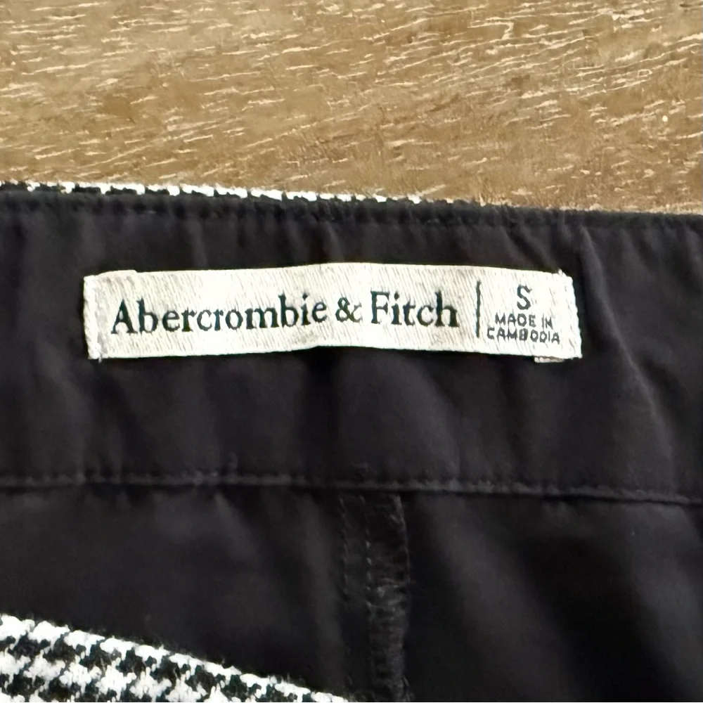 ✝️ A&F | Classic Houndstooth Mini Skirt - Picture 10 of 11